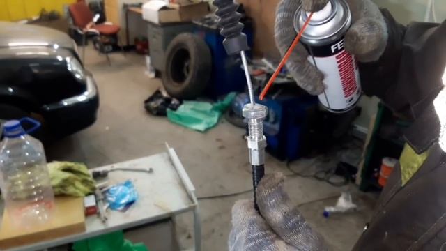 УАЗ Патриот. Замена тросиков ручника. Полное погружение в процесс)... смотреть онлайн