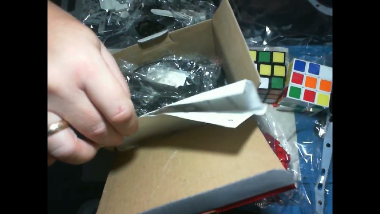 Робот собирает кубик рубика Начало смотреть онлайн