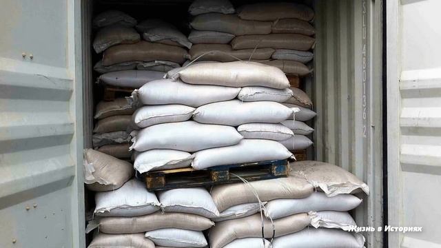 Женщина ужаснулась, увидев записку в мешке сахара, там было написано... смотреть онлайн