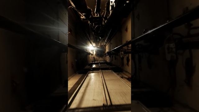 Шахта лифта 0,7 м/с. Лифт в нормальной работе. смотреть онлайн