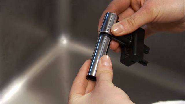 How to clean the coffee spouts after use on your De'Longhi PrimaDonna XS ETAM 36.365 coffee machine смотреть онлайн