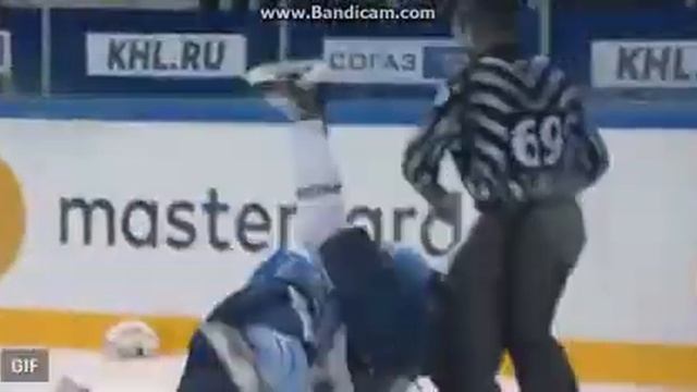 Хоккей - это не только сабросы шаубы в ворота , еще и борьба ) смотреть онлайн