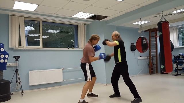 Работа с боксёрами профессионалами на лапах, вспоминаем двоечки . 119 (Конкин И.) смотреть онлайн