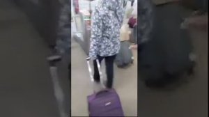 На выходе из поезда аэроэкспресса вход в аэропорт домодедово