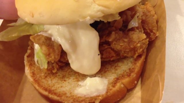 KFC Zinger Only PHP 80! ($US 2.00) by HourPhilippines.com смотреть онлайн
