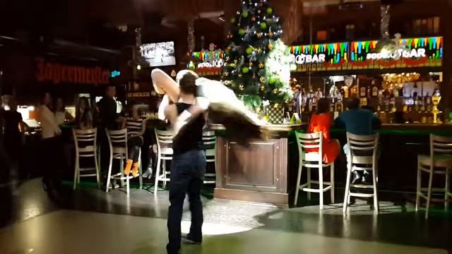 Зук в Иркутске - Max & Alina, Presentation Zouk in Appel bar смотреть онлайн