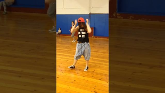 Hip-Hop в Братеево. Ученица Даша (2 месяца) импровизирует. смотреть онлайн