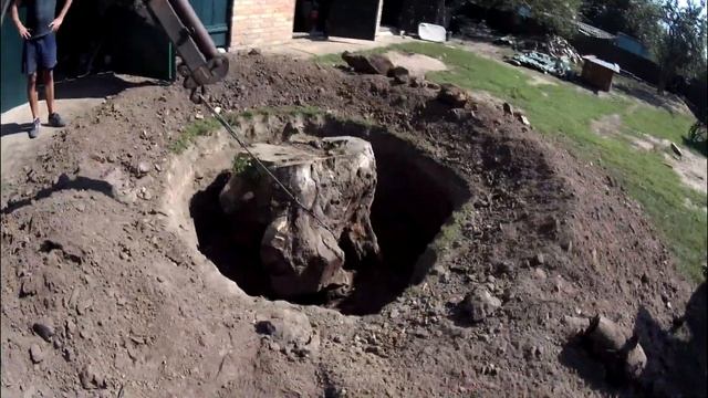 недо МТЗ-82.1 тротуарна плитка і пеньок смотреть онлайн