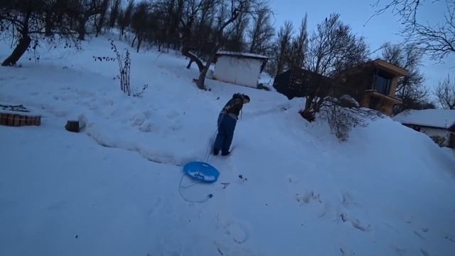 ВЛОГ: Рыбацкие хитрости. Первый раз на коньках. Санки-ледянки смотреть онлайн