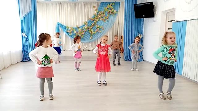Танец "Топ-топ" Хореографический кружок. Руководитель Малец Татьяна Сергеевна смотреть онлайн