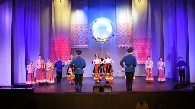 04 «Меня ноне мамунюшка бранила» Фольклорный коллектив «Заря-заряница» «ДТДиМ», г. Озёрск смотреть онлайн