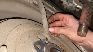 Как открутить колесо если шпильки провернулись?