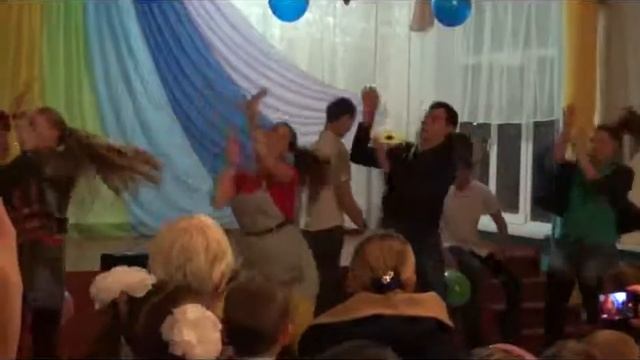 Танец 90-х 11класс