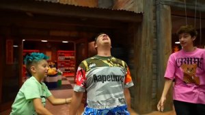 ПАПА Стал Ребенком на 24 Часа в Парке РАЗВЛЕЧЕНИЙ !