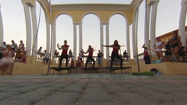 Поздравляем с днём физкультурника. Выступление на фитнес-батутах Pro-Jumping от студии "ТанцPole" смотреть онлайн
