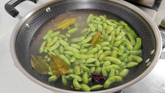凉拌毛豆想要好吃，记住这4个小窍门，香辣入味，颜色翠绿不发黑。毛豆如何清洗，加哪两样清洗干净？毛豆要不要剪一下？毛豆如何焯水？焯水加哪几样能让毛豆更翠绿？酒店级别的香辣凉拌汁如何调配？ смотреть онлайн