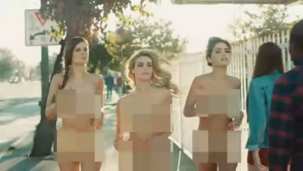 Blink 182 - She's Out Of Her Mind смотреть онлайн