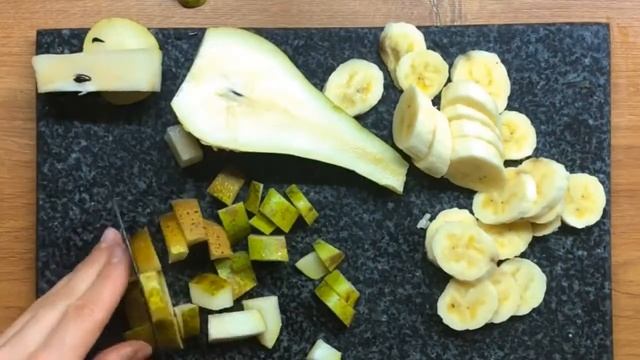 Рисовый пудинг с карамелизированными грушей, бананом и орешками смотреть онлайн