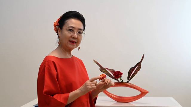 Ikebana Jiyuka 22 How To Make An Unnatural Ikenobo Ikebana Jiyuka Using Codiaeum Leaves смотреть онлайн