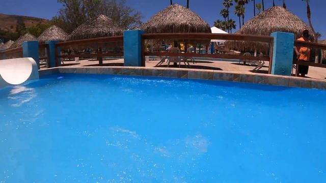 Water Slides at Albercas El Vergel Water Park in Tijuana, Mexico смотреть онлайн
