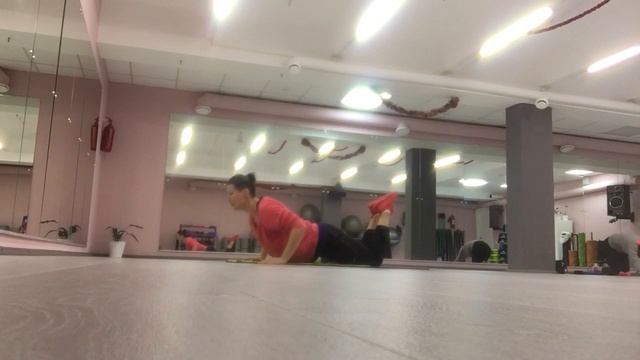 Тренировка на все группы мышц для начинающих. Акцент на бедра  и ягодицы+ мышцы живота и спины.