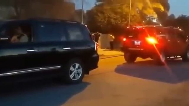 Toyota Land Cruiser VS Hummer H2 - Tug Of War смотреть онлайн