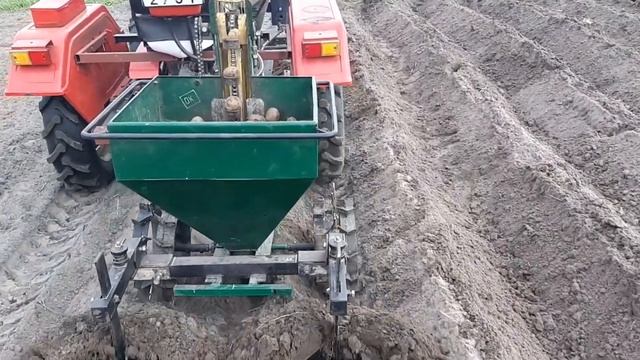 Снял трёх точку, поставил переходную плиту для сажалки! Садим картошку! #мототрактор смотреть онлайн