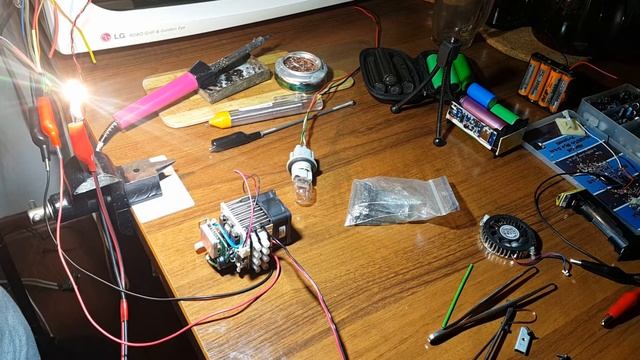 Супер маленький на столе блок питания в корпусе, Smallest laboratory power supply with very smooth смотреть онлайн