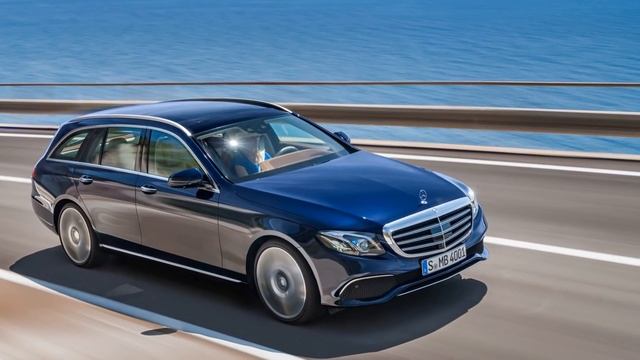 2017 BMW 5 Series Touring vs Mercedes E Class Estate смотреть онлайн