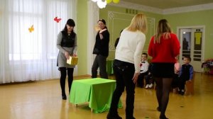 Веселая игра с мамами на Утреннике 8 Марта в детском саду