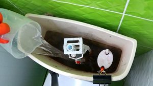 Что будет, если налить УКСУС В БАЧОК унитаза ? СУПЕРСКИЙ РЕЗУЛЬТАТ!  Как очистить бачок унитаза