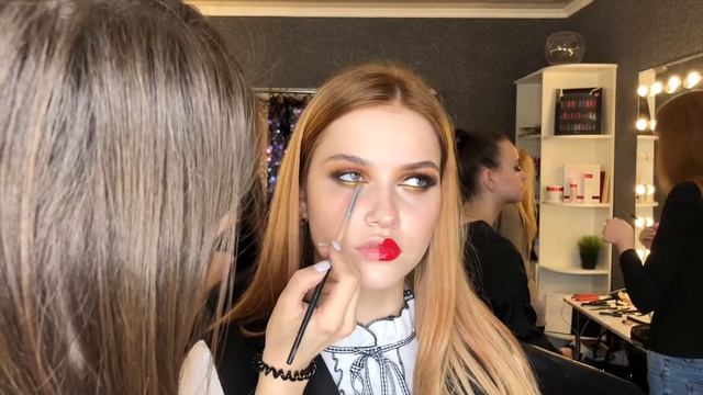 Макияж в осенней гамме для рыжих с зелёными глазами.. смотреть онлайн
