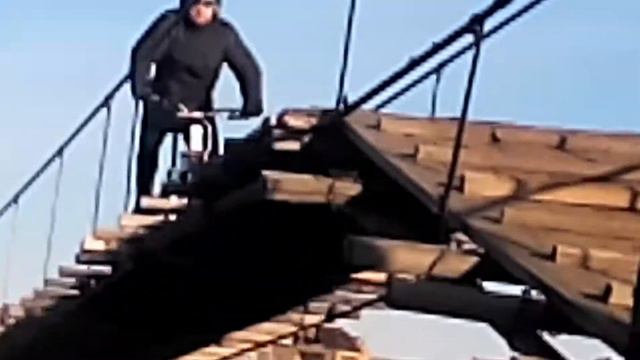Висячий мост в Троицке смотреть онлайн