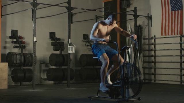 Warrior Steel WS Air Assault Bike смотреть онлайн