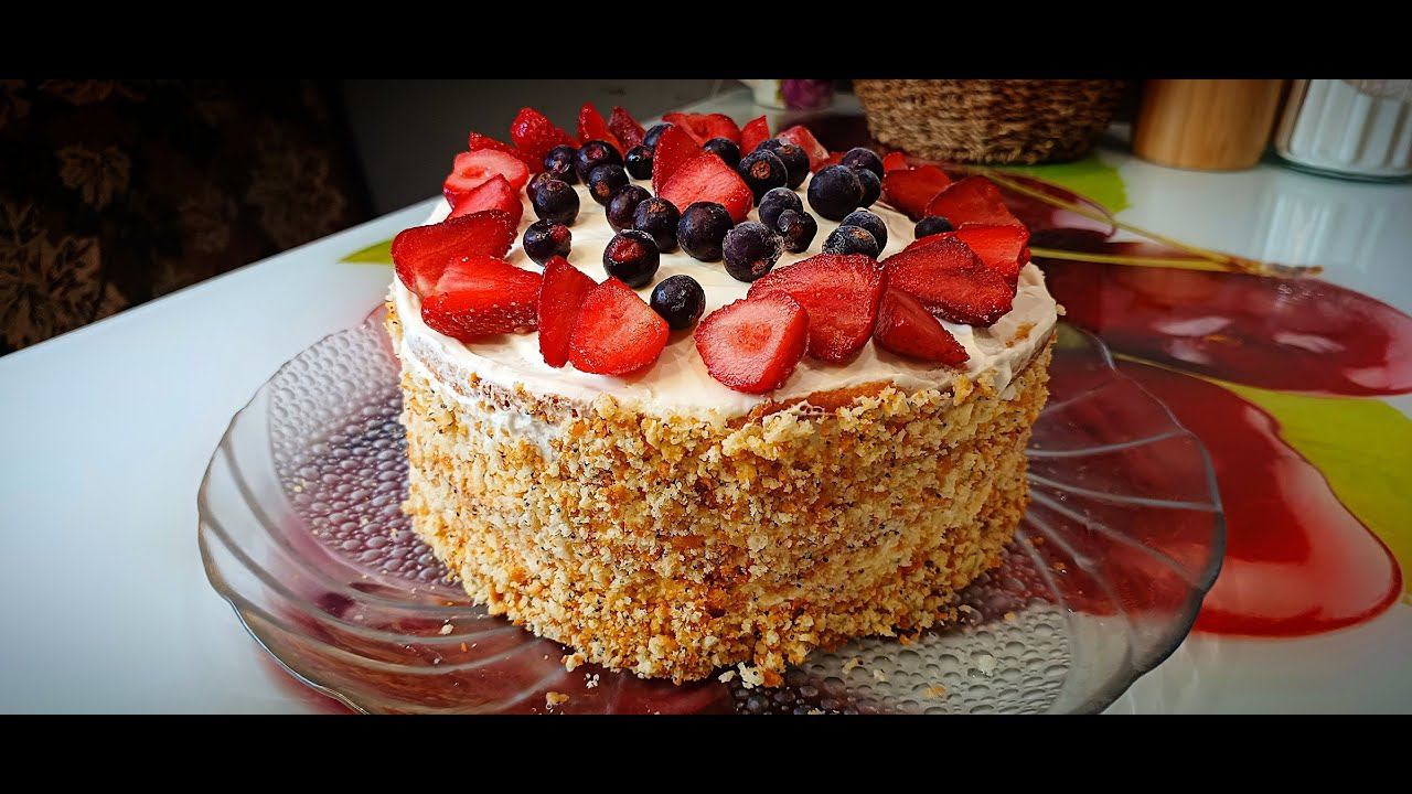 Торт "Красавчик" со сливочным кремом.Бисквит на основе яиц и кефира. Крем густой, с ароматом ванили. смотреть онлайн