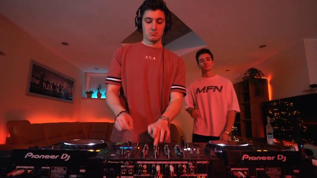 The Cabas Play House - #XmasParty смотреть онлайн