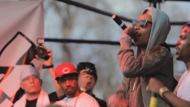 Big Sean & Wiz Khalifa - Gang Bang (Live At Sunday Swagger)