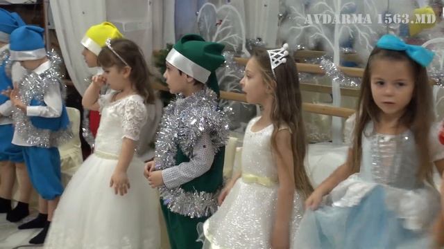 Дед Мороз и Снегурочка поздравили воспитанников старшей группы детского сада «Ивушка» смотреть онлайн