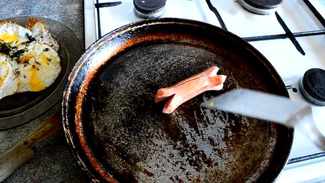 Жареная сосиска на сковородке и микроволновке смотреть онлайн