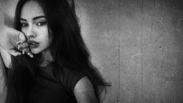 Лёша Свик - Ей нравится (Official Lyric Video) смотреть онлайн