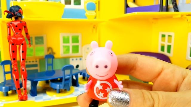 NUOVA PUNTATA PER BAMBINI- Peppa Pig e la sua baby sitter Lady Bug , Miraculous - video per bambin смотреть онлайн