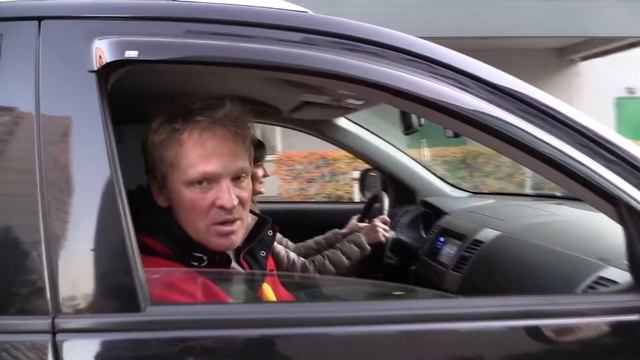 Сергей Писаренко учит водить... смотреть онлайн
