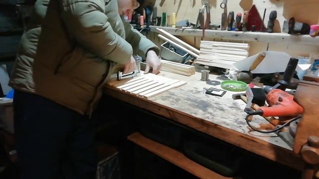 Собираю рамки, для пчел, ловушек.. смотреть онлайн