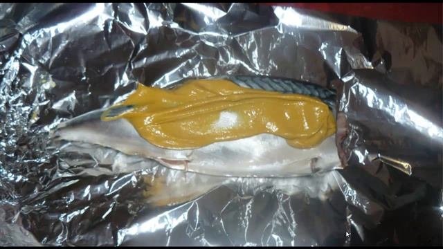 Скумбрия в духовке, запеченная в фольге в горчично-майонезном соусе. Очень вкусно! смотреть онлайн