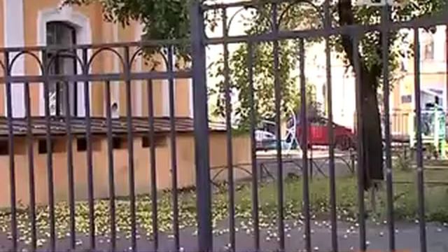 Вместо повара еду воспитанникам детского сада на В