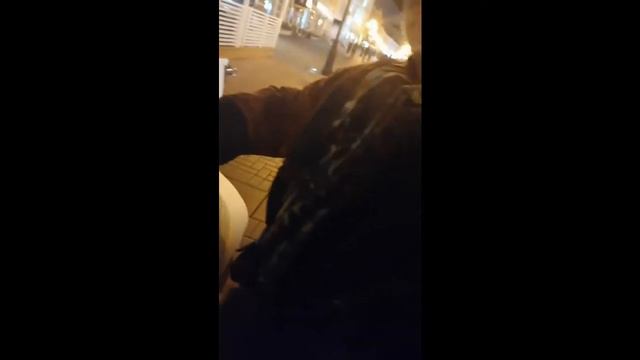Подошел Элвис пока писали мой портрет и пригласил к МумийТролю на своё выступление смотреть онлайн