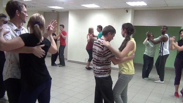 Сальса открытый урок с El Yoi & Lucia смотреть онлайн