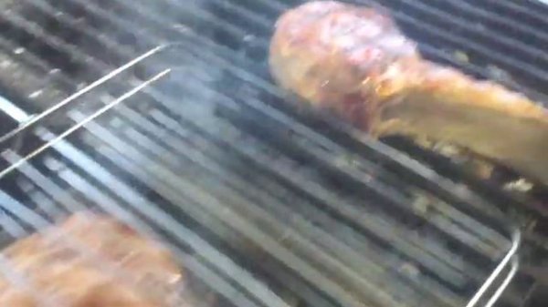 Ели мясо мужики, пивом запивали