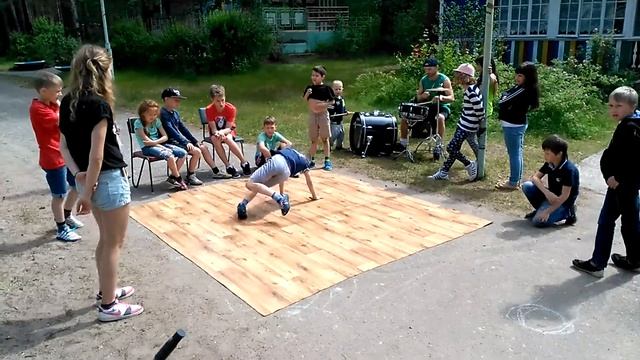 Летний лагерь по брейк дансу (break dance) смотреть онлайн