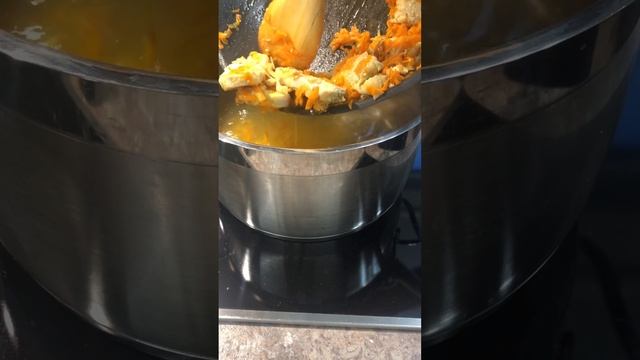 Легкий куриный супчик с домашней лапшой #food #asrm #asmrfood #recipe #еда #вкуснаяеда